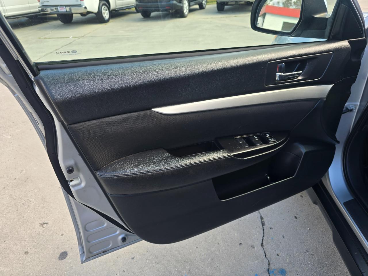 Subaru Outback 4dr Wgn H4 Auto 2.5i Premium 2012