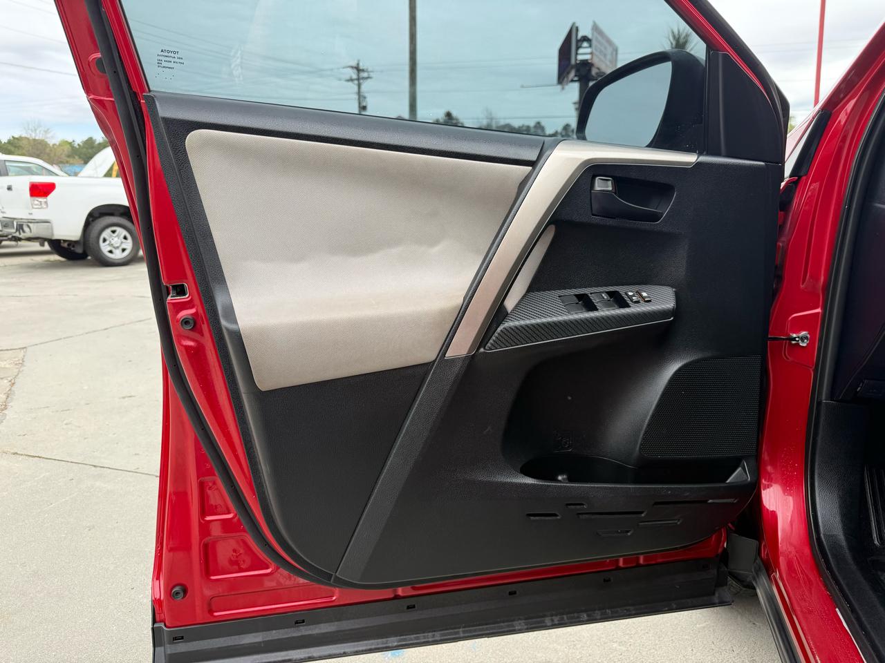 Toyota RAV4 FWD 4dr LE (Natl) 2015