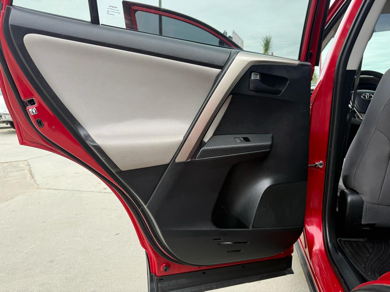 Toyota RAV4 FWD 4dr LE (Natl) 2015