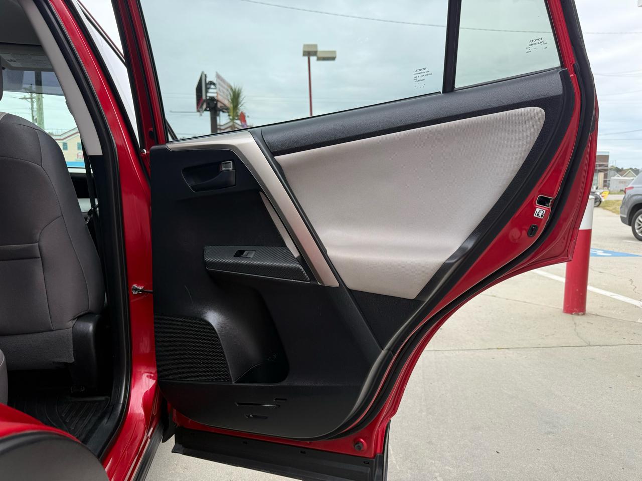 Toyota RAV4 FWD 4dr LE (Natl) 2015