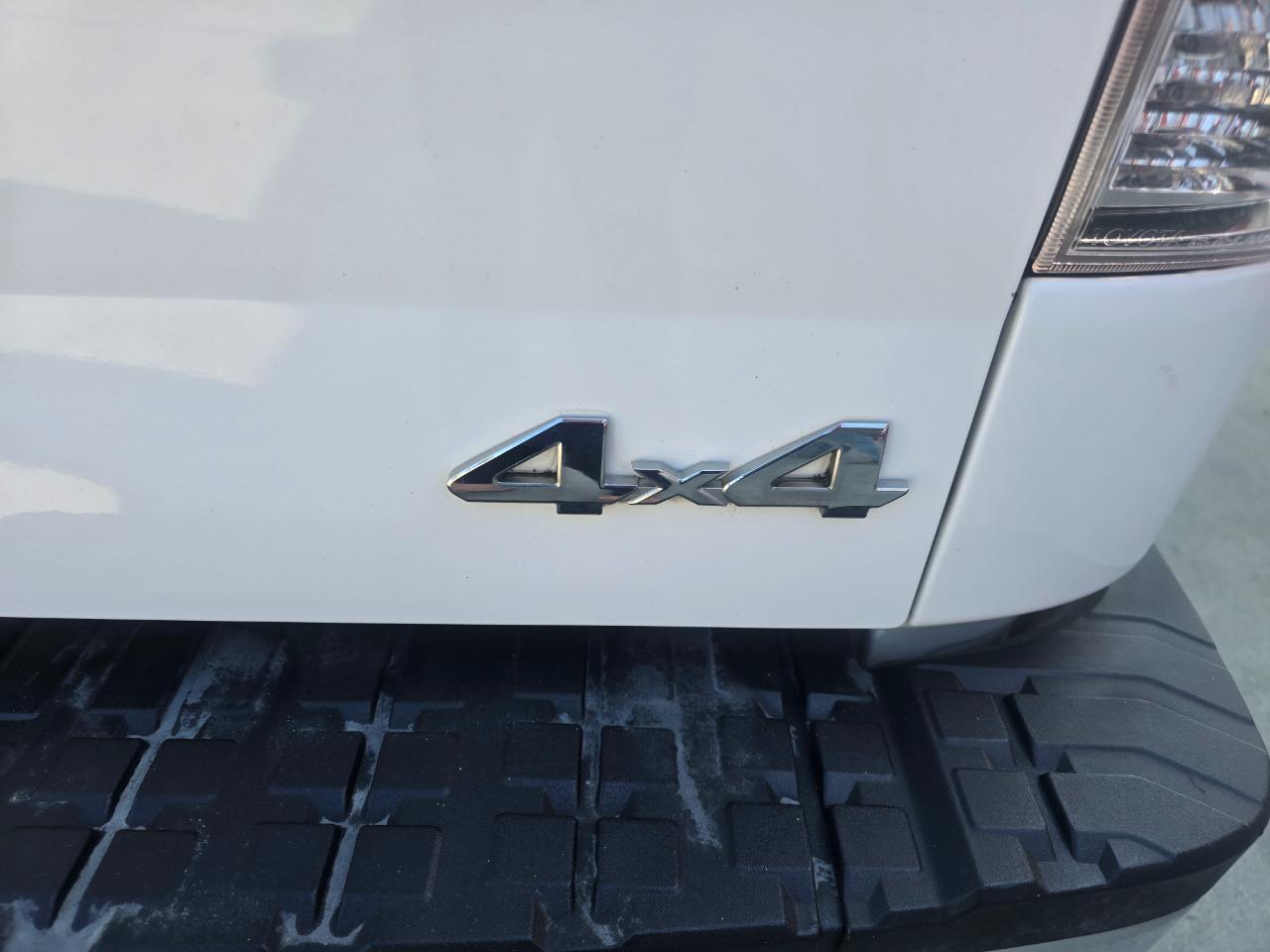 Toyota Tundra 4WD Truck Double Cab 4.6L V8 6-Spd AT (Natl) 2013