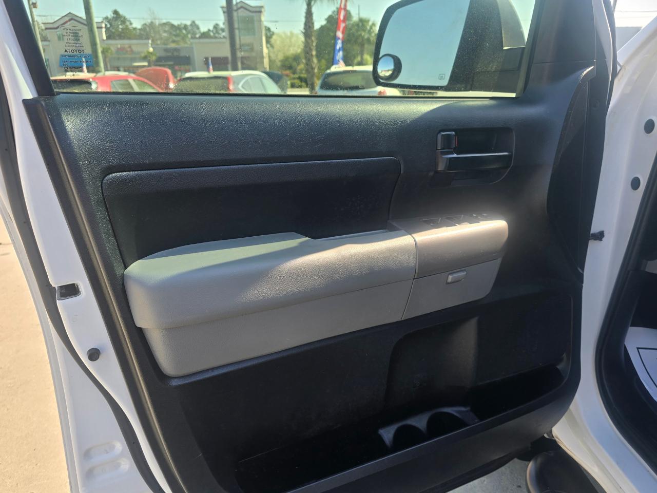 Toyota Tundra 4WD Truck Double Cab 4.6L V8 6-Spd AT (Natl) 2013