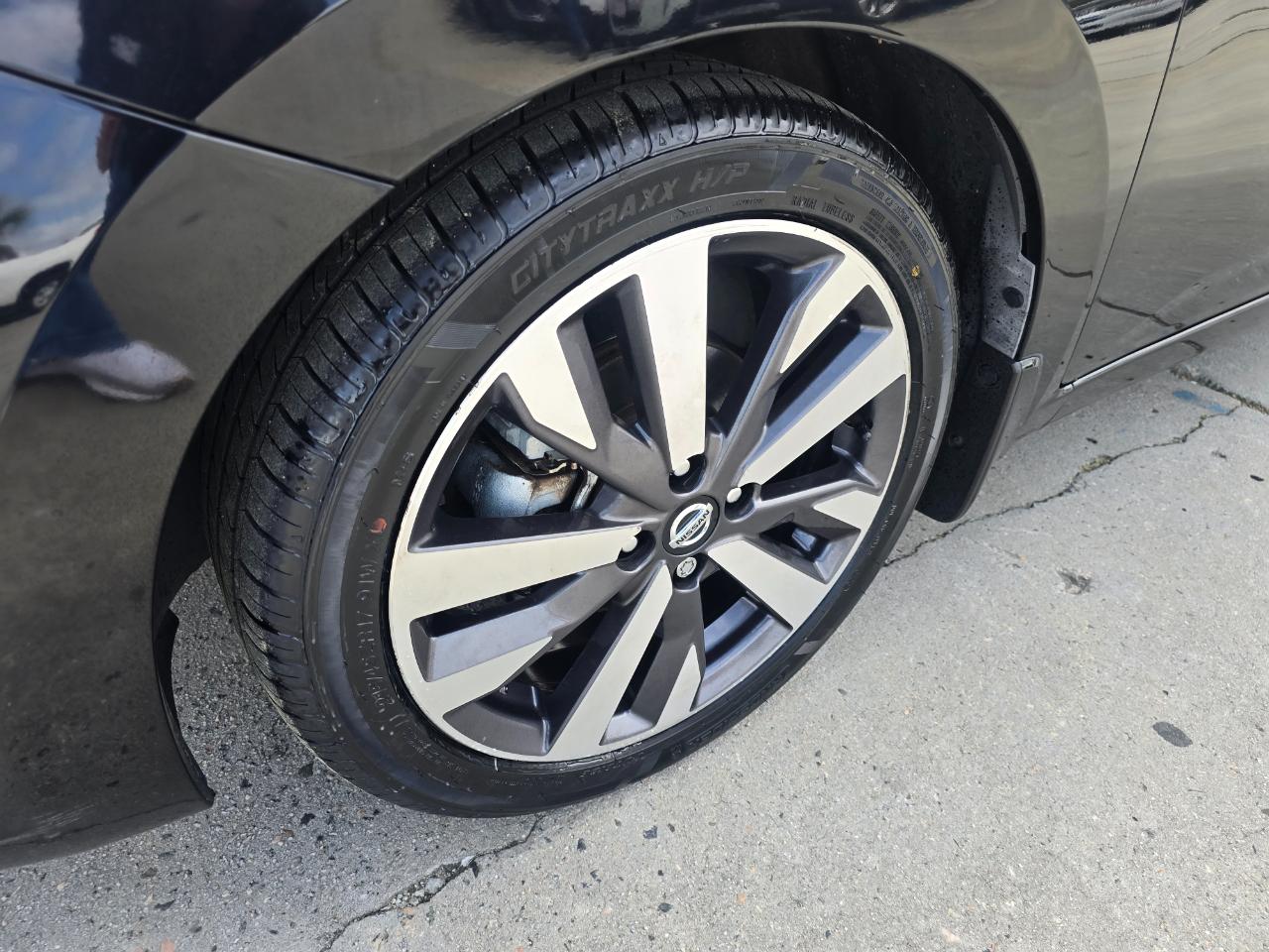 Nissan Versa SR CVT 2020