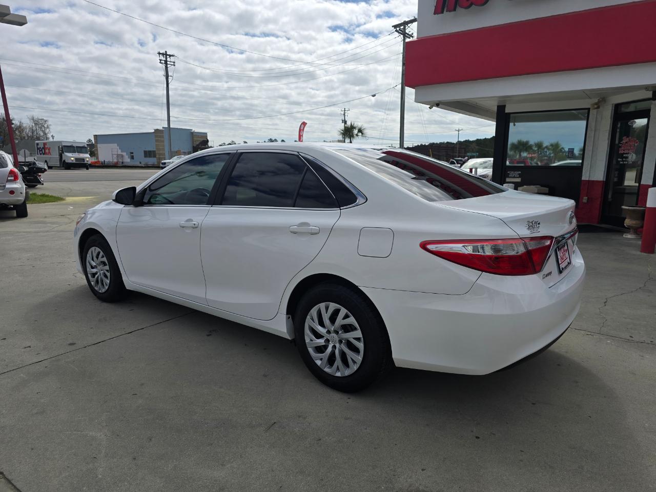 Toyota Camry XLE Auto (Natl) 2017