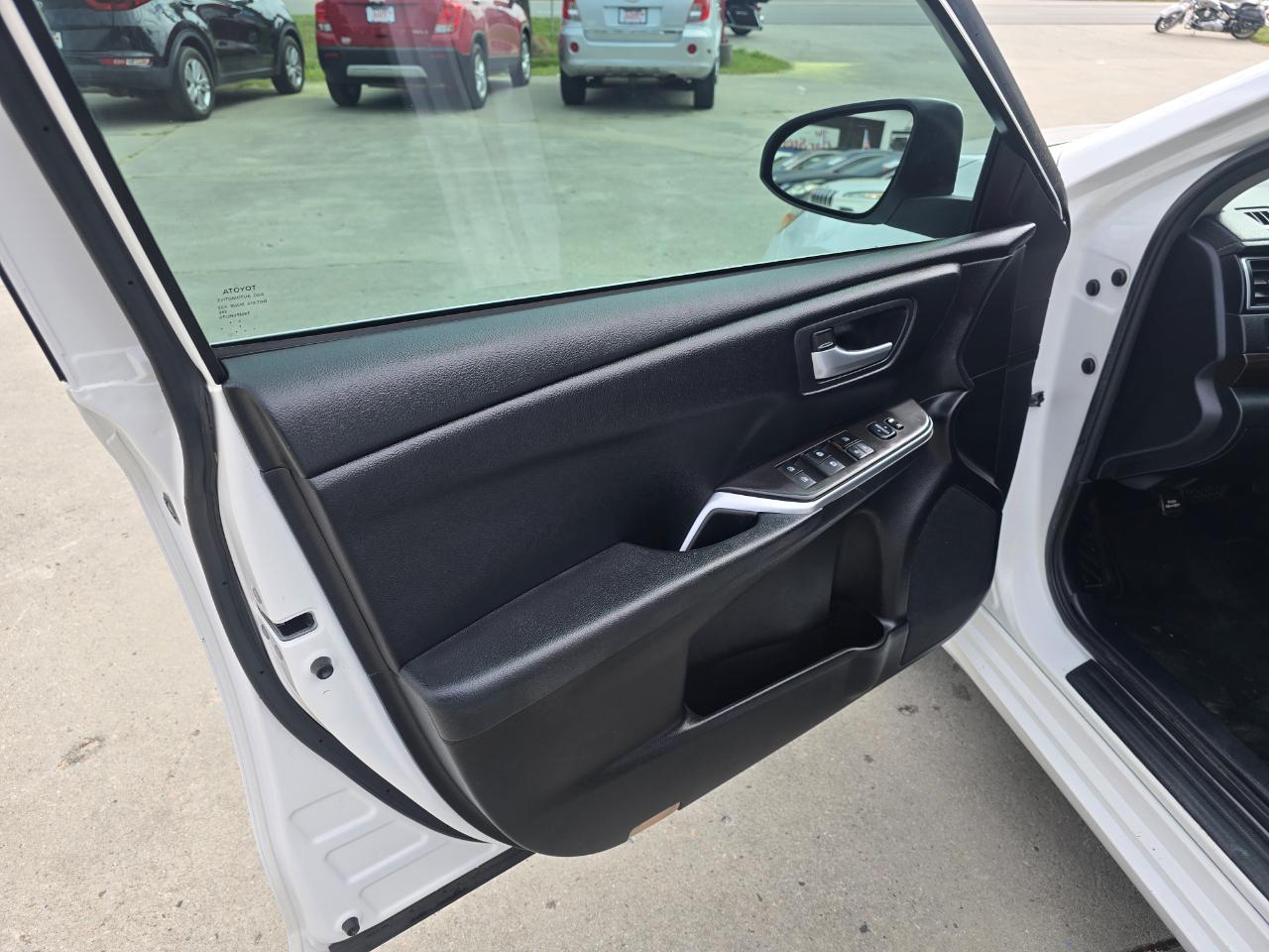 Toyota Camry XLE Auto (Natl) 2017