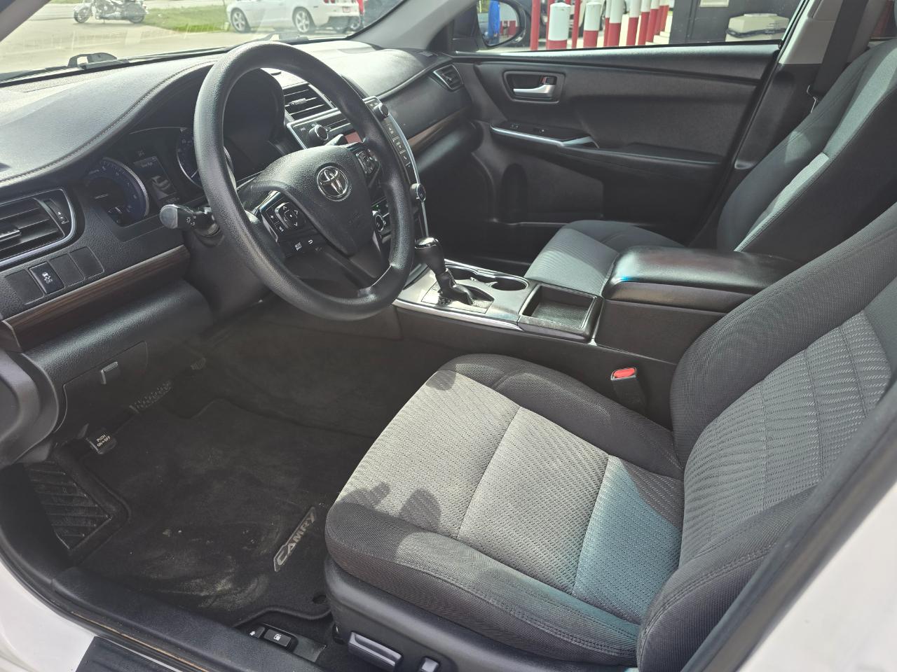 Toyota Camry XLE Auto (Natl) 2017