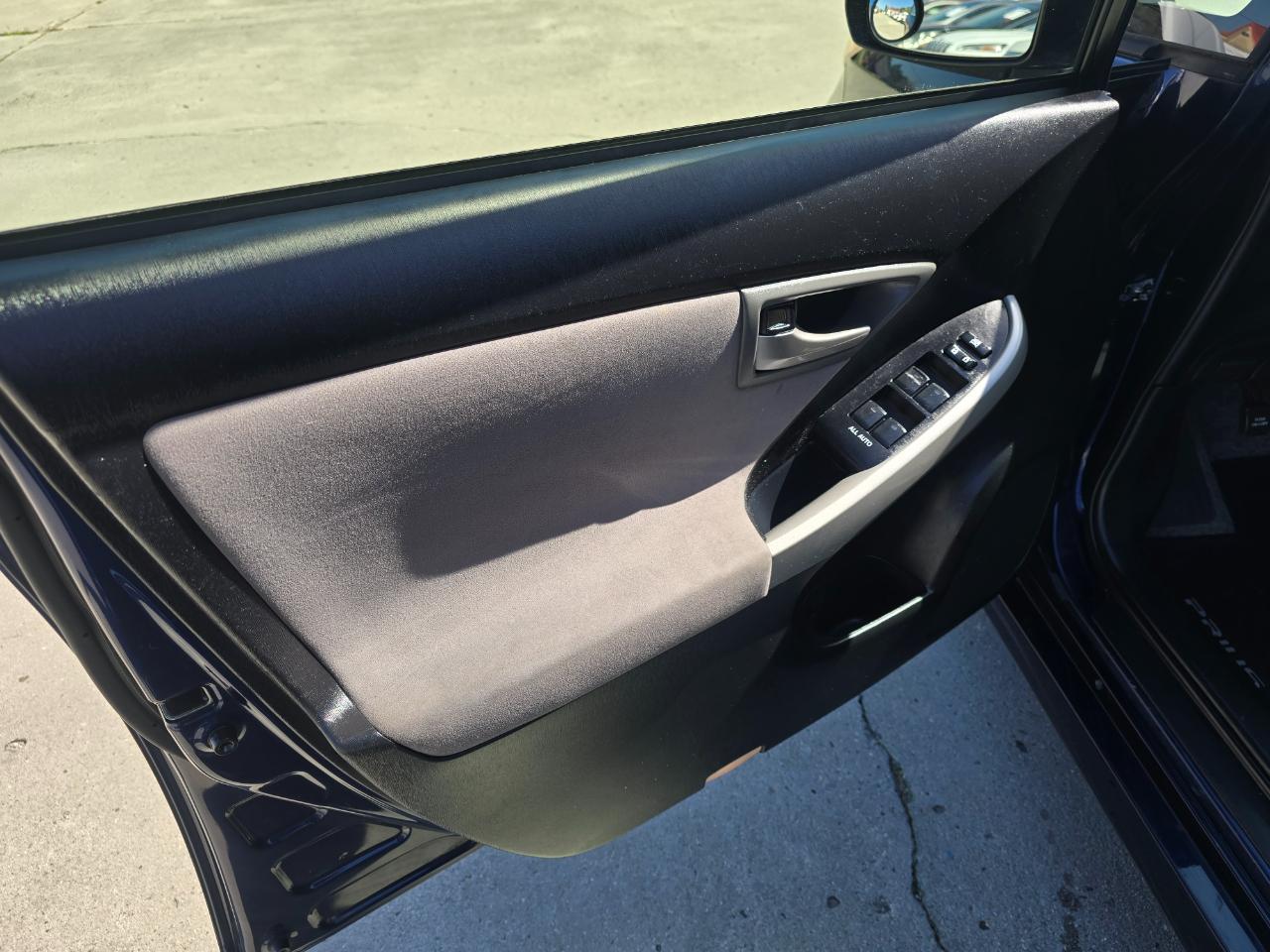 Toyota Prius 5dr HB Three (Natl) 2014