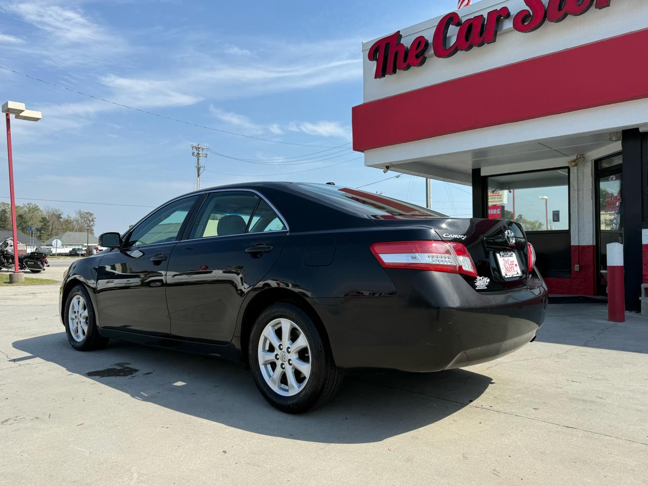 Toyota Camry 4dr Sdn LE Auto 2011