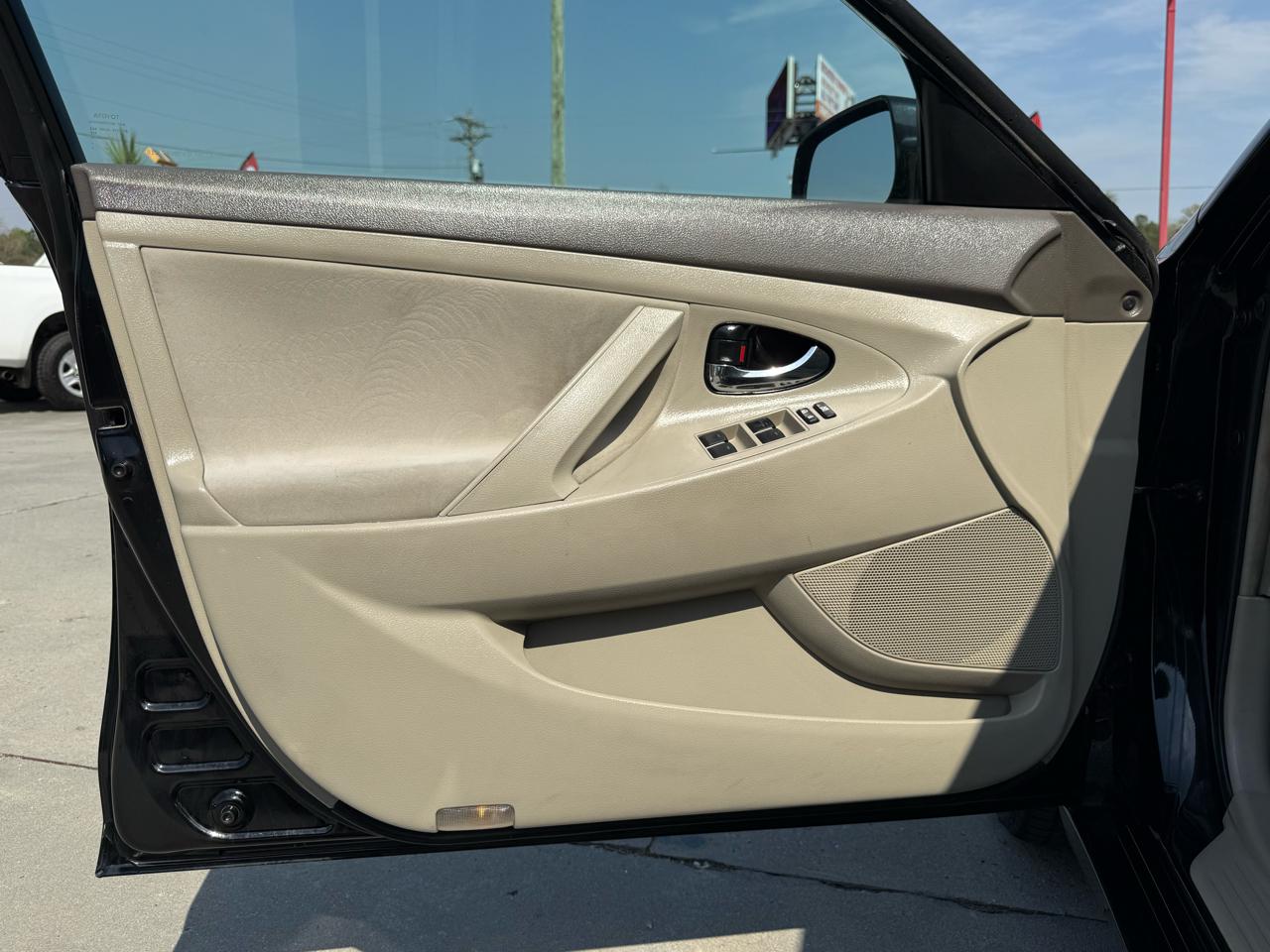 Toyota Camry 4dr Sdn LE Auto 2011