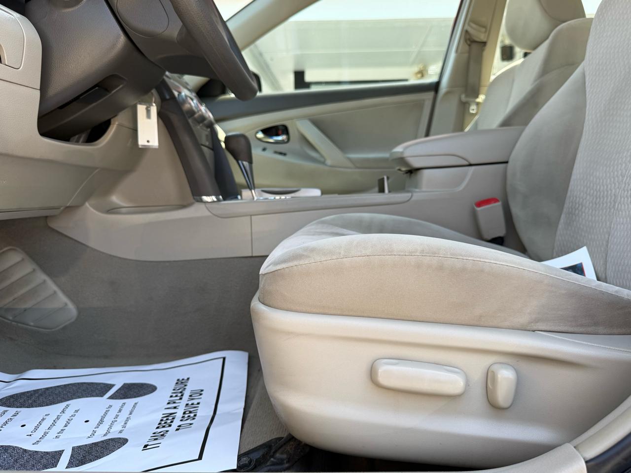 Toyota Camry 4dr Sdn LE Auto 2011