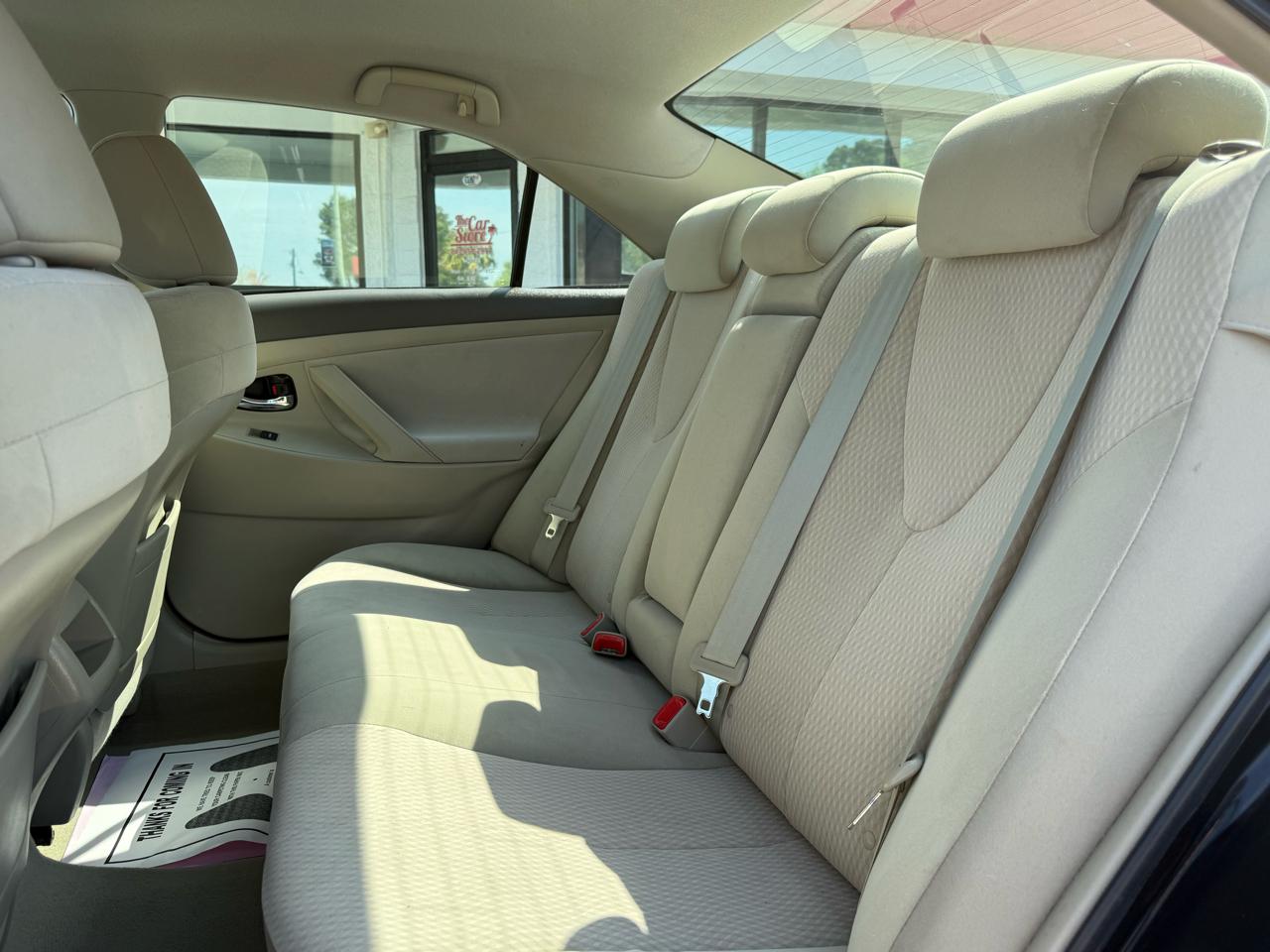 Toyota Camry 4dr Sdn LE Auto 2011