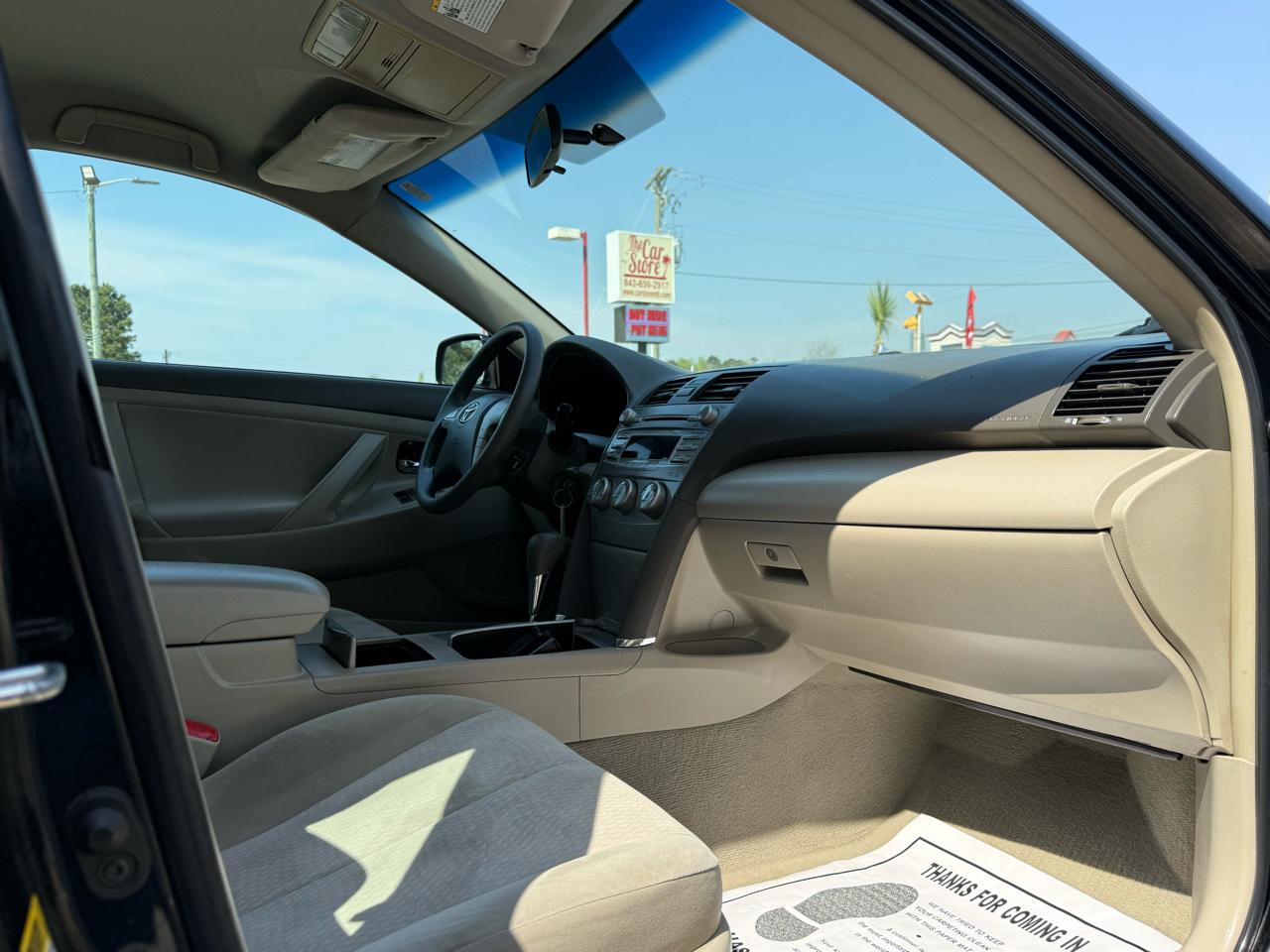 Toyota Camry 4dr Sdn LE Auto 2011