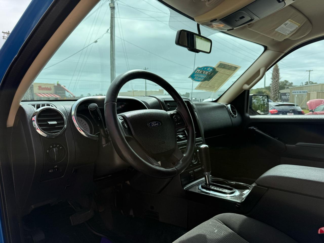 Ford Explorer Sport Trac RWD 4dr XLT 2010