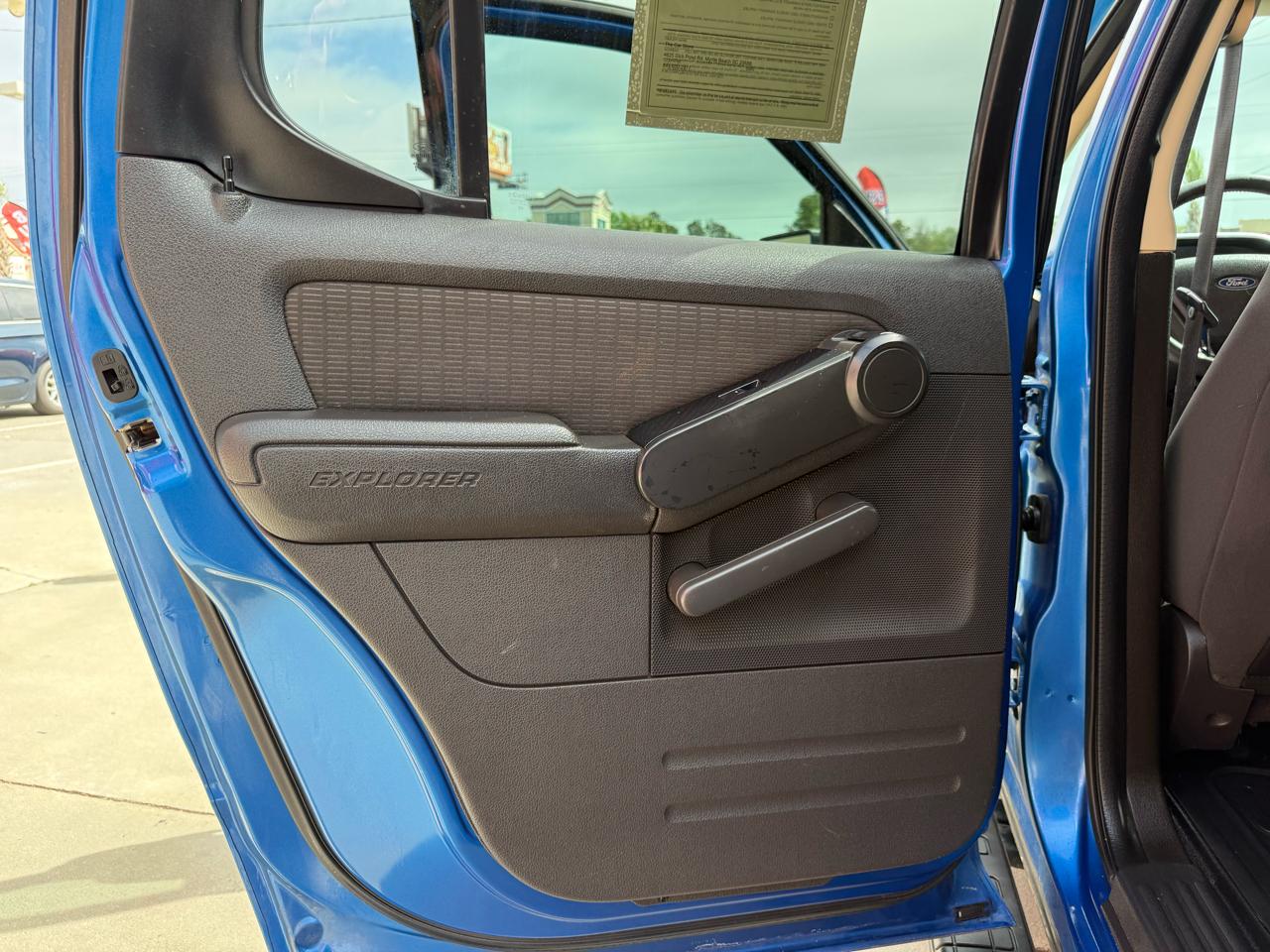 Ford Explorer Sport Trac RWD 4dr XLT 2010