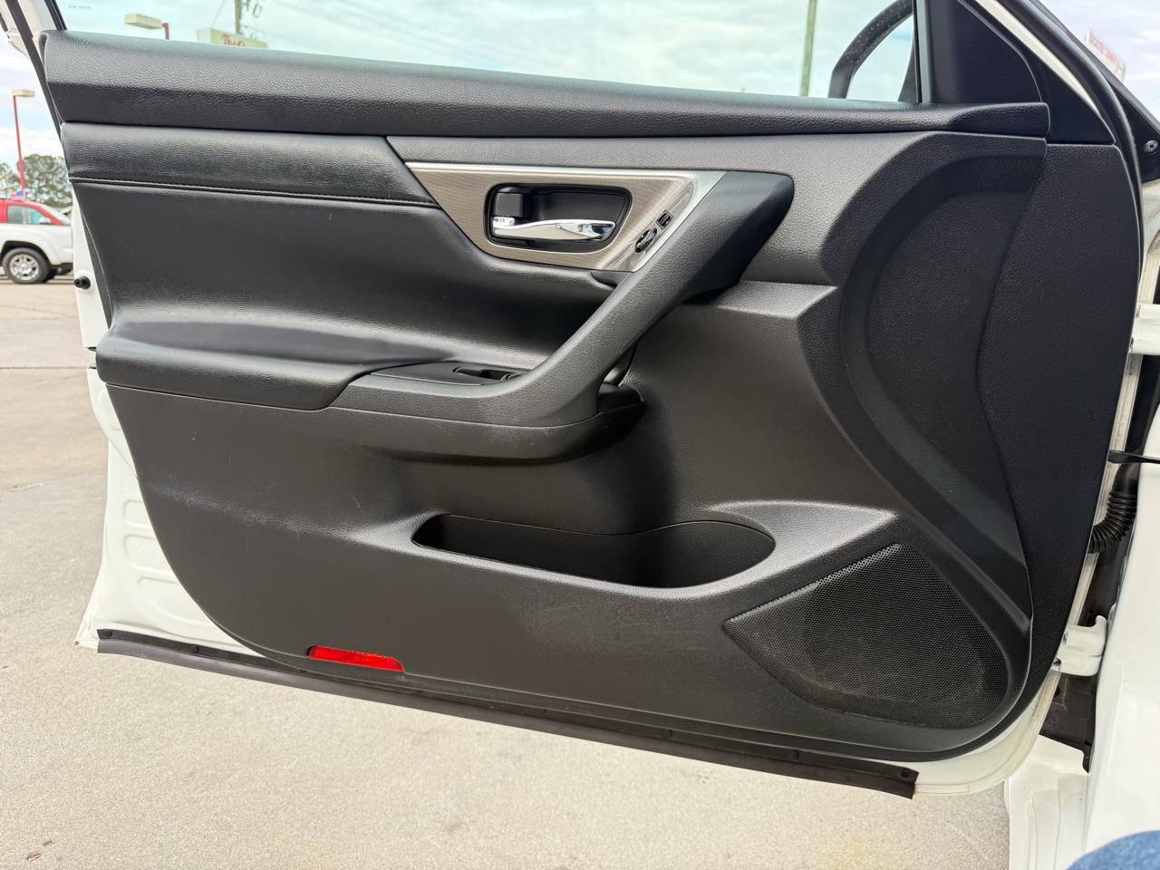 Nissan Altima 4dr Sdn I4 2.5 SL 2013