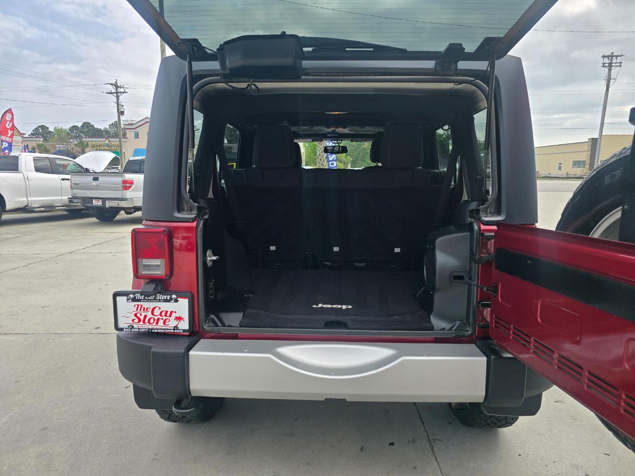 Jeep Wrangler Unlimited 4WD 4dr Sahara 2013