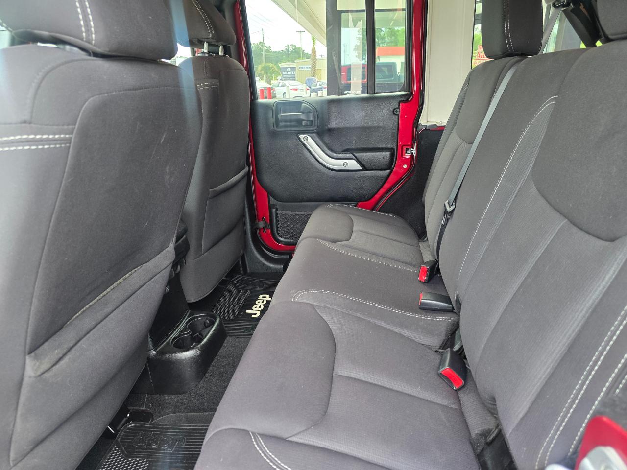 Jeep Wrangler Unlimited 4WD 4dr Sahara 2013