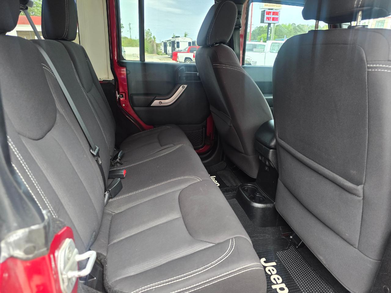 Jeep Wrangler Unlimited 4WD 4dr Sahara 2013