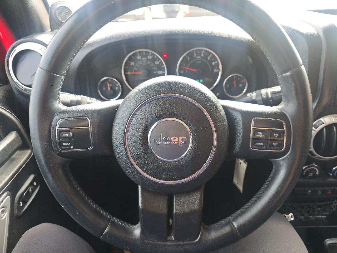 Jeep Wrangler Unlimited 4WD 4dr Sahara 2013