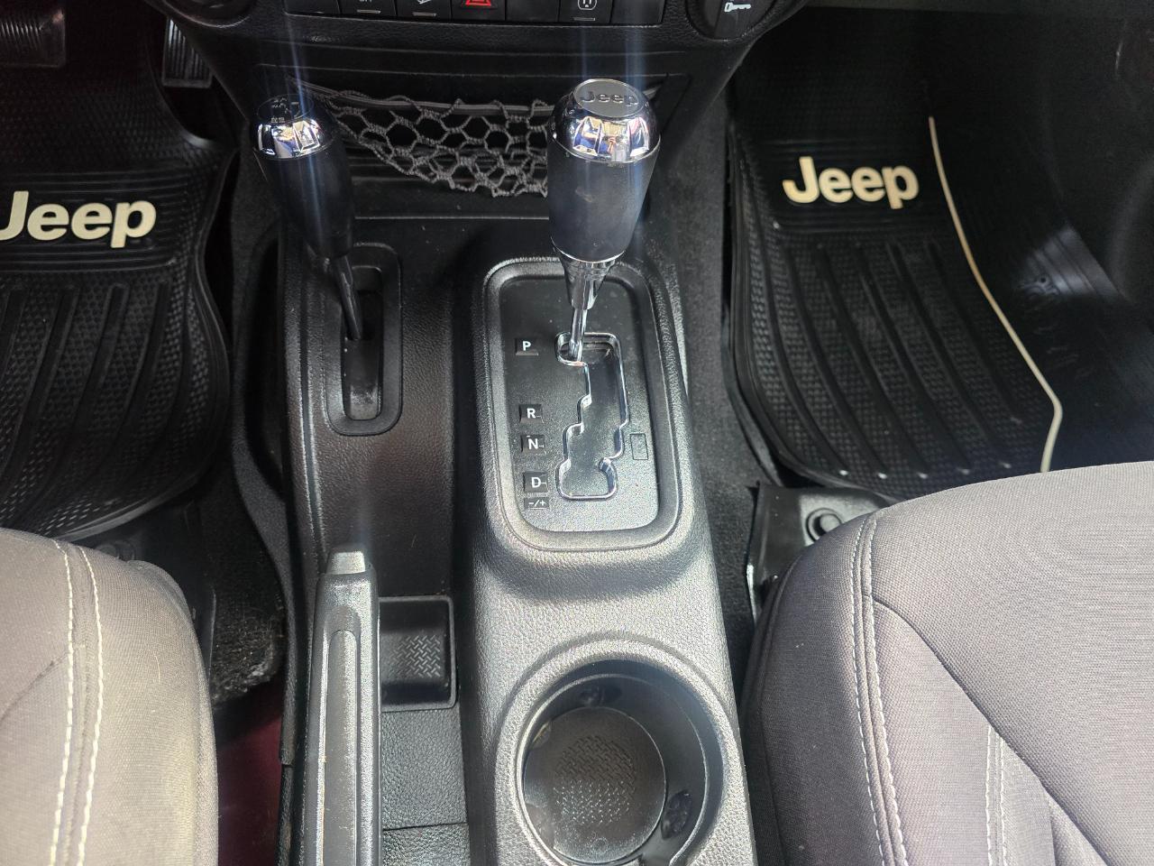 Jeep Wrangler Unlimited 4WD 4dr Sahara 2013