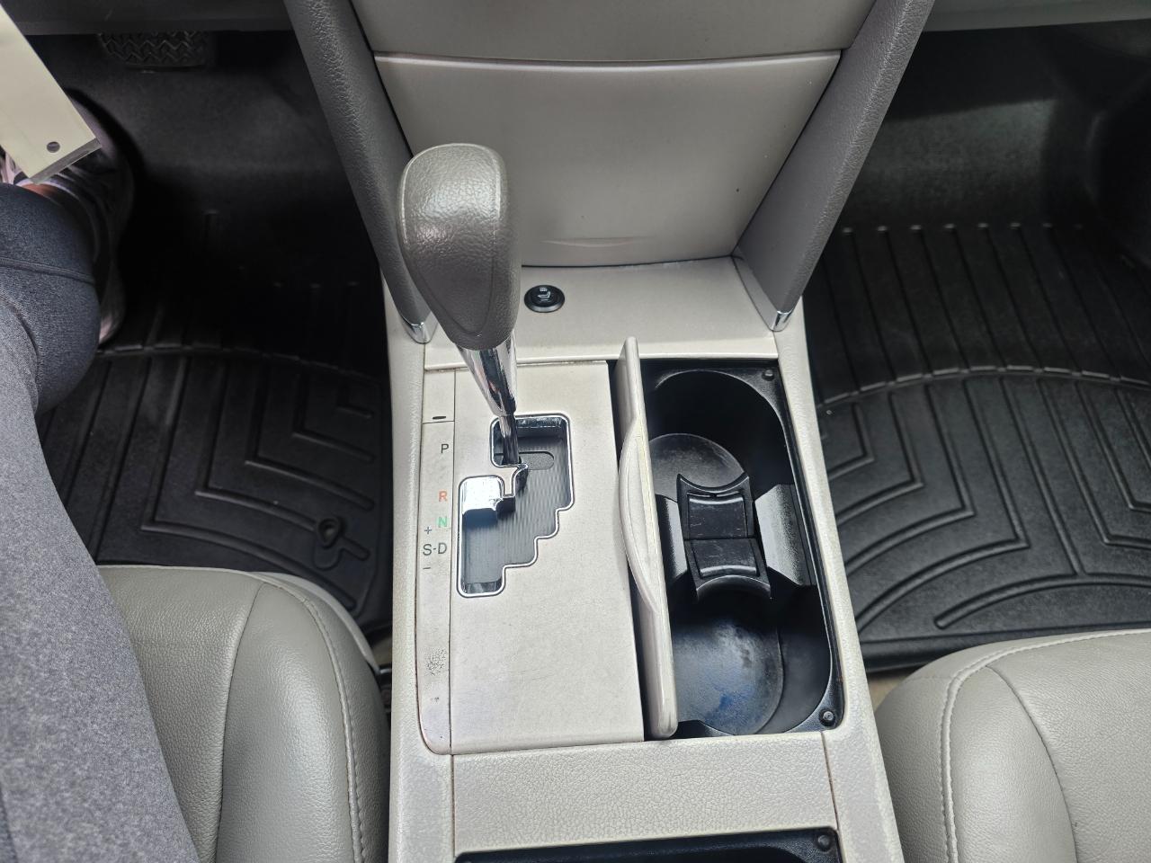 Toyota Camry 4dr Sedan Auto 2010