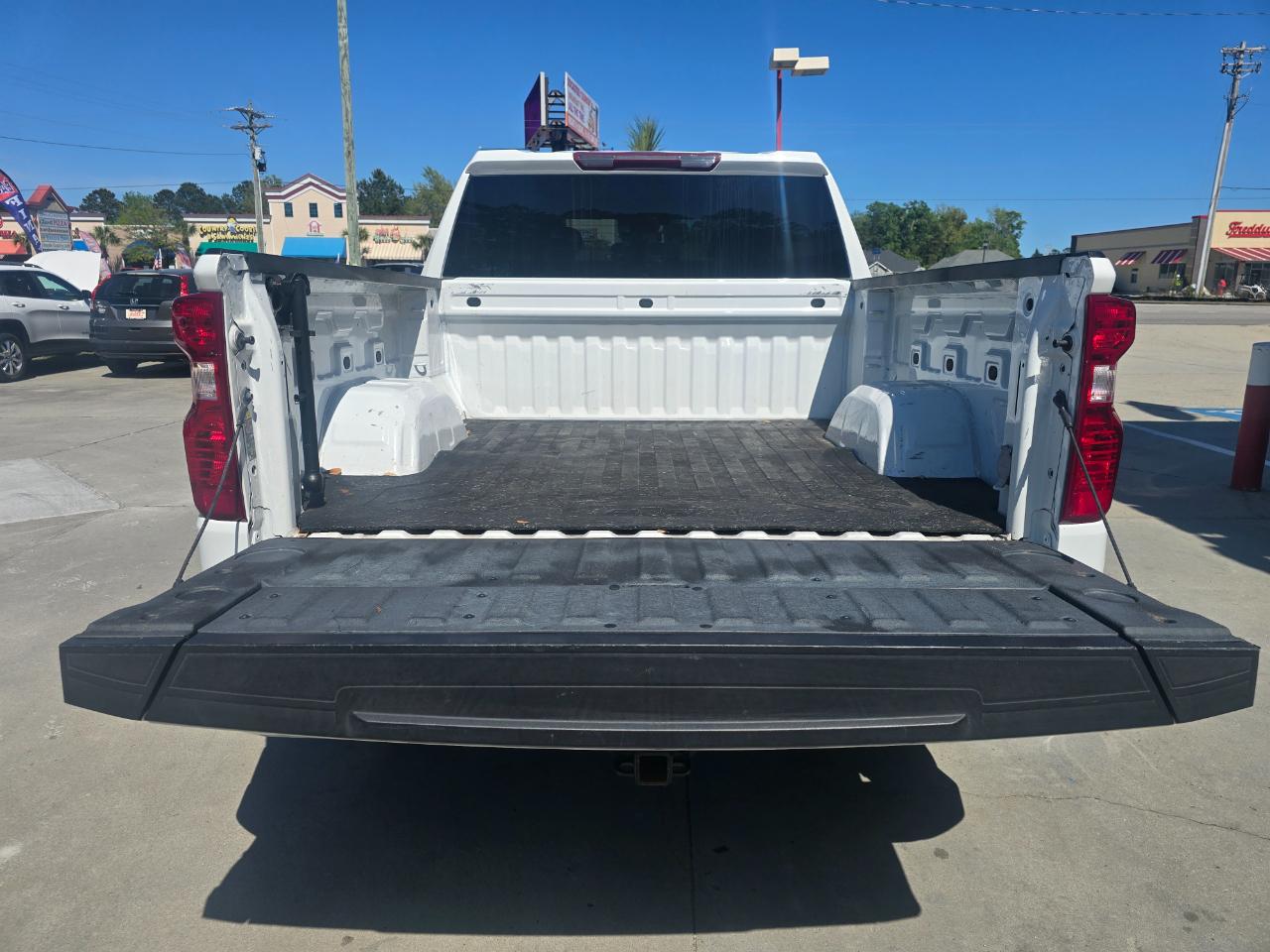 Chevrolet Silverado 1500 4WD Crew Cab 147" Custom 2022