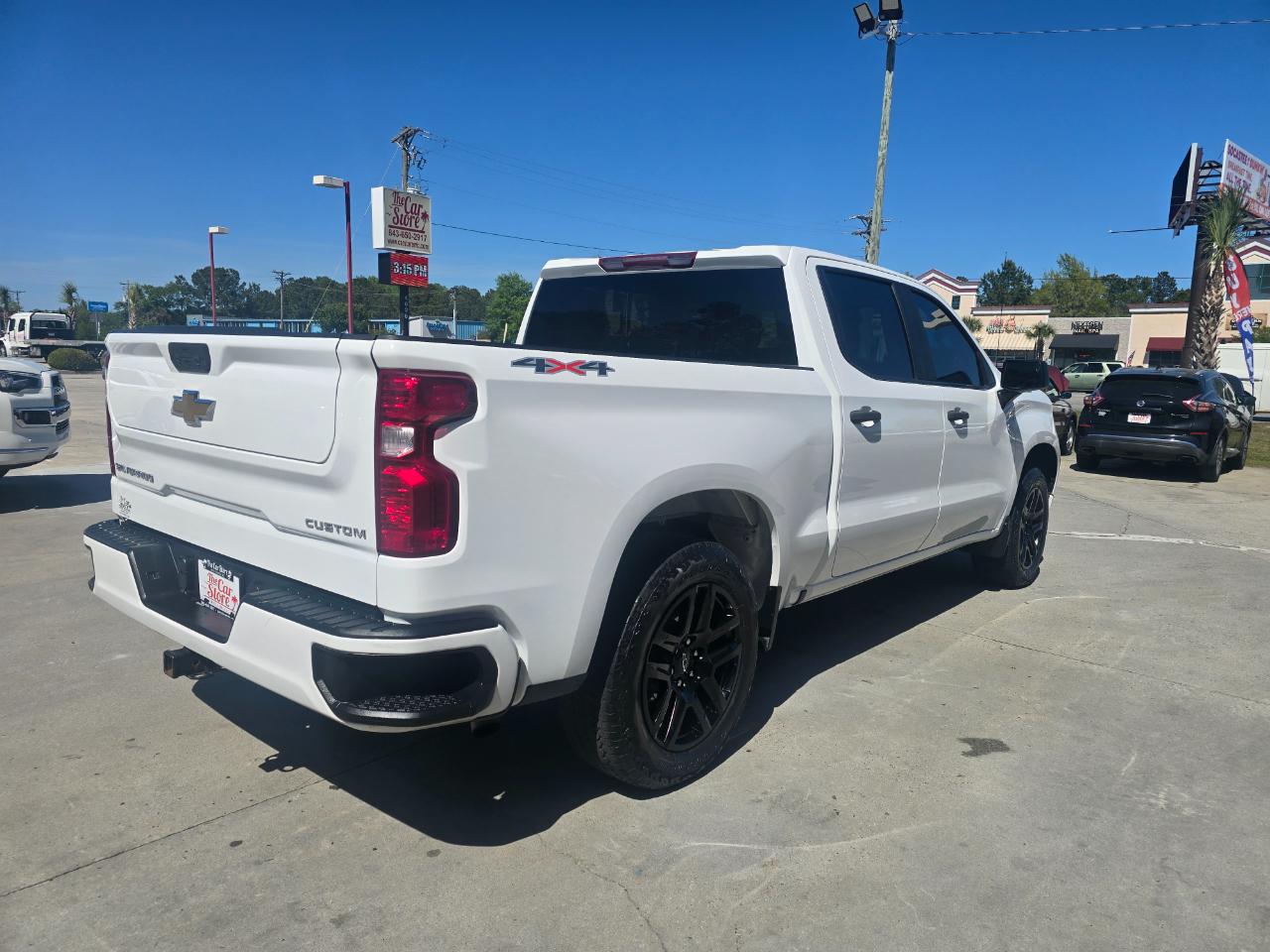 Chevrolet Silverado 1500 4WD Crew Cab 147" Custom 2022