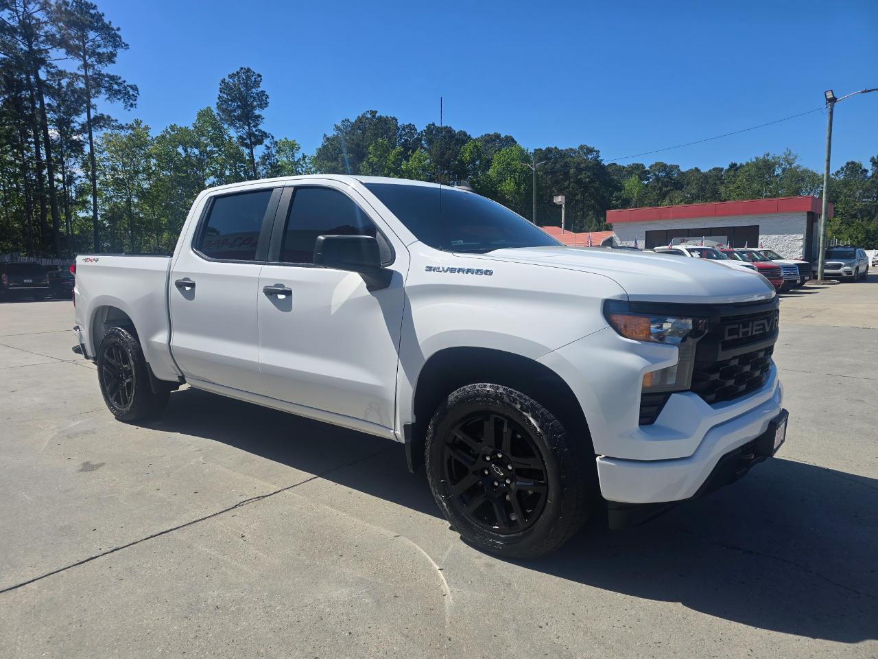 Chevrolet Silverado 1500 4WD Crew Cab 147" Custom 2022