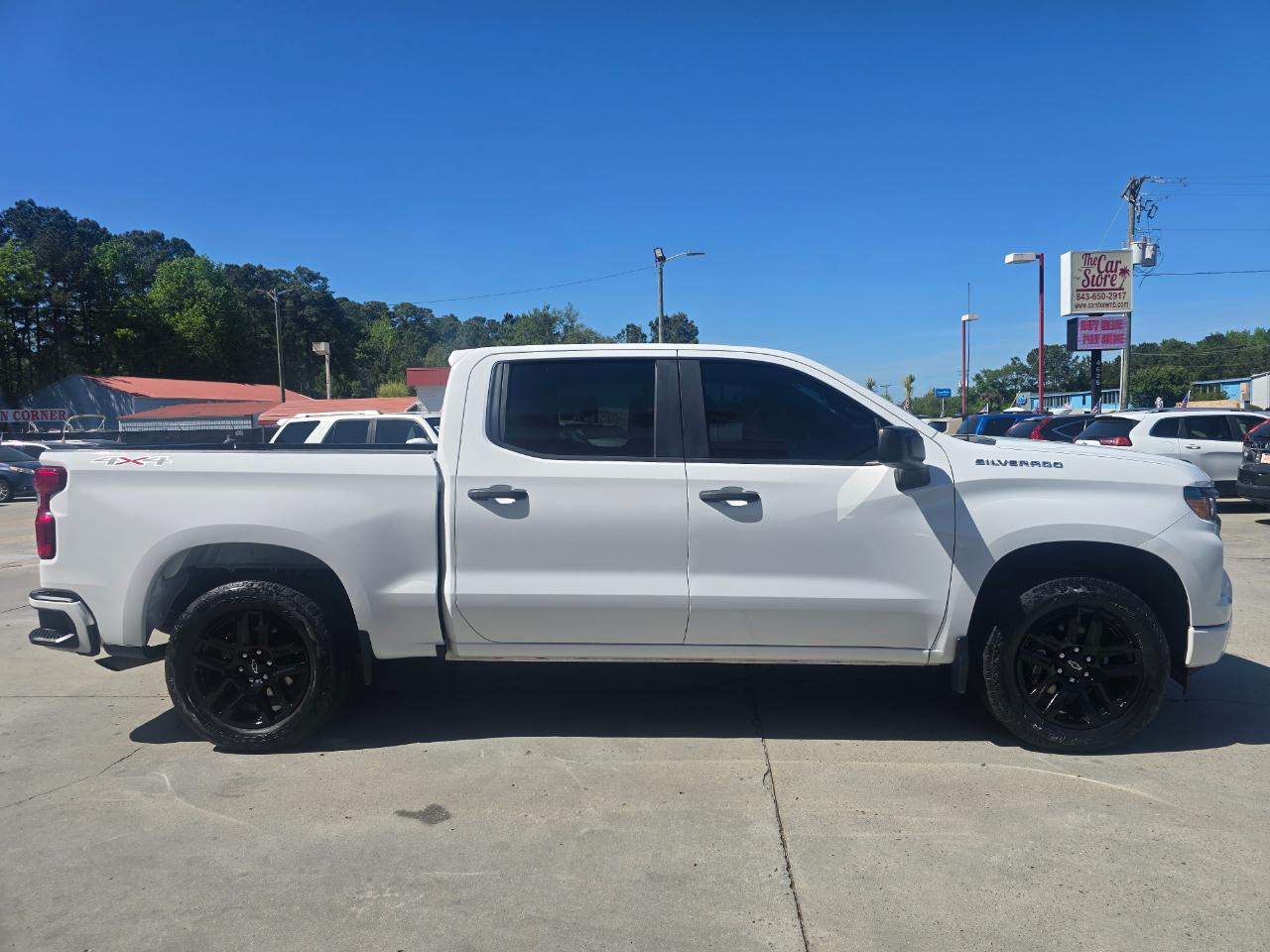 Chevrolet Silverado 1500 4WD Crew Cab 147" Custom 2022