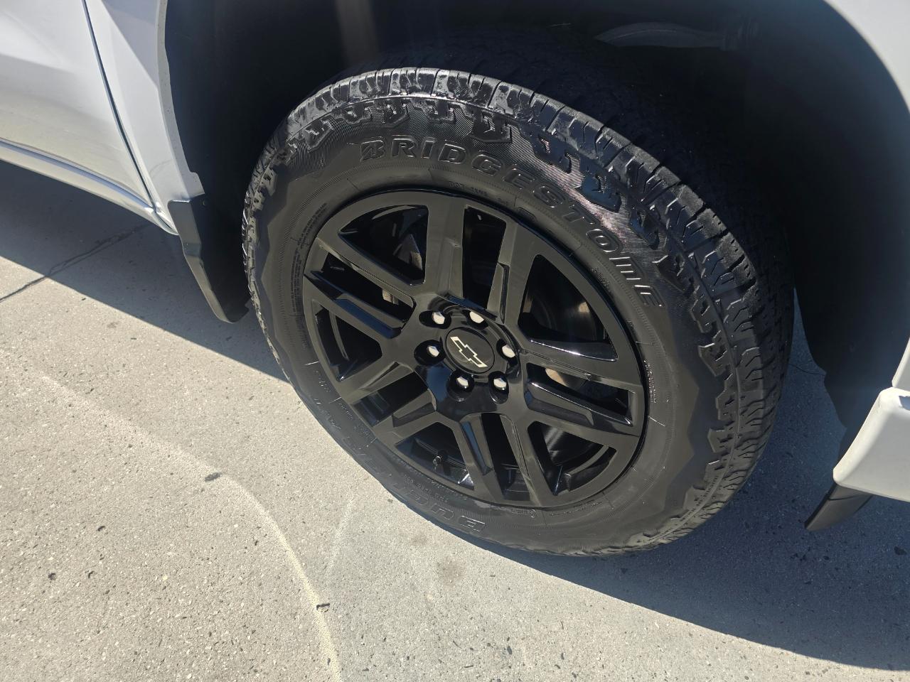 Chevrolet Silverado 1500 4WD Crew Cab 147" Custom 2022