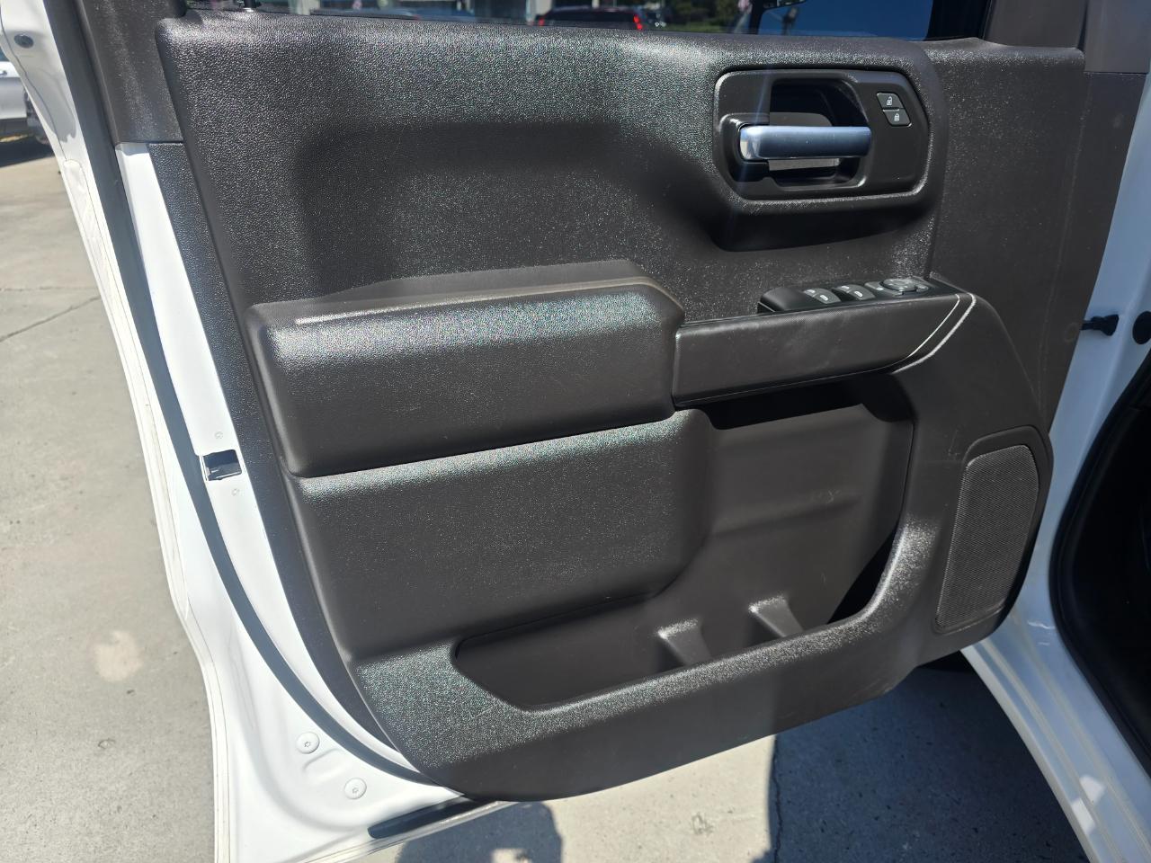 Chevrolet Silverado 1500 4WD Crew Cab 147" Custom 2022