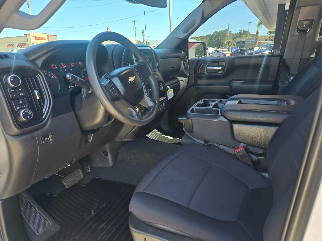 Chevrolet Silverado 1500 4WD Crew Cab 147" Custom 2022