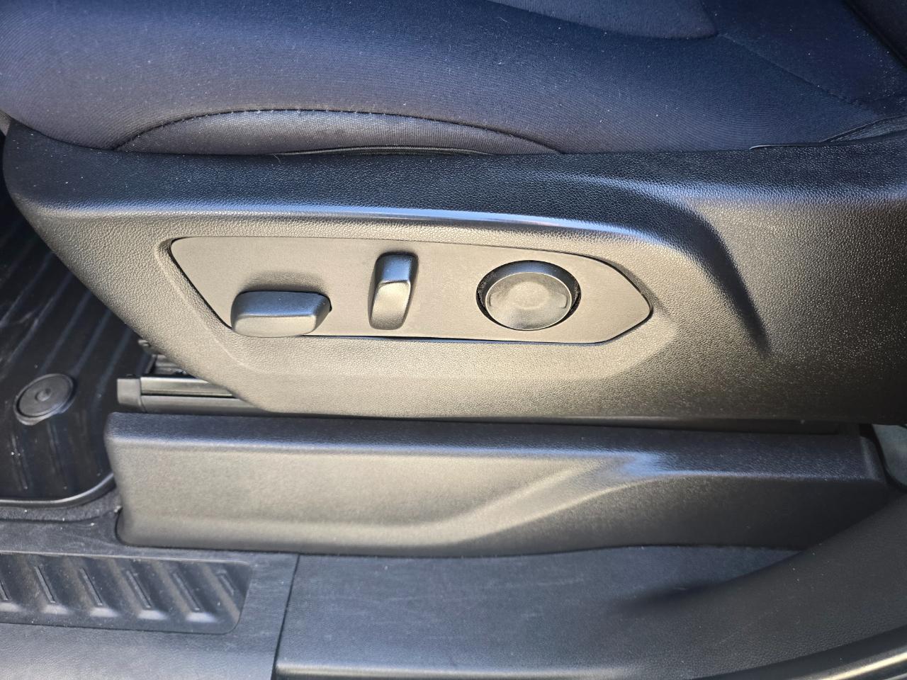 Chevrolet Silverado 1500 4WD Crew Cab 147" Custom 2022