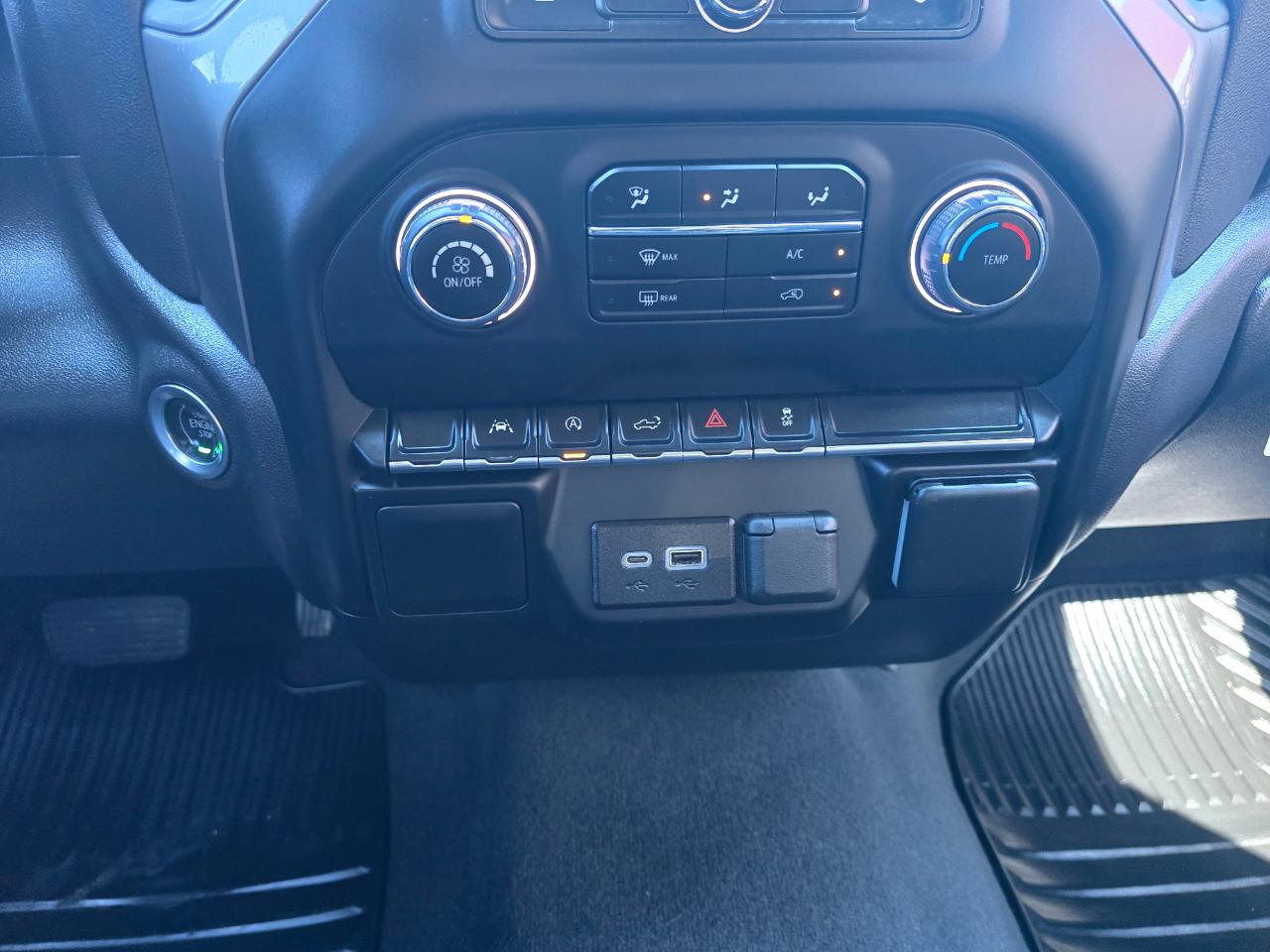 Chevrolet Silverado 1500 4WD Crew Cab 147" Custom 2022