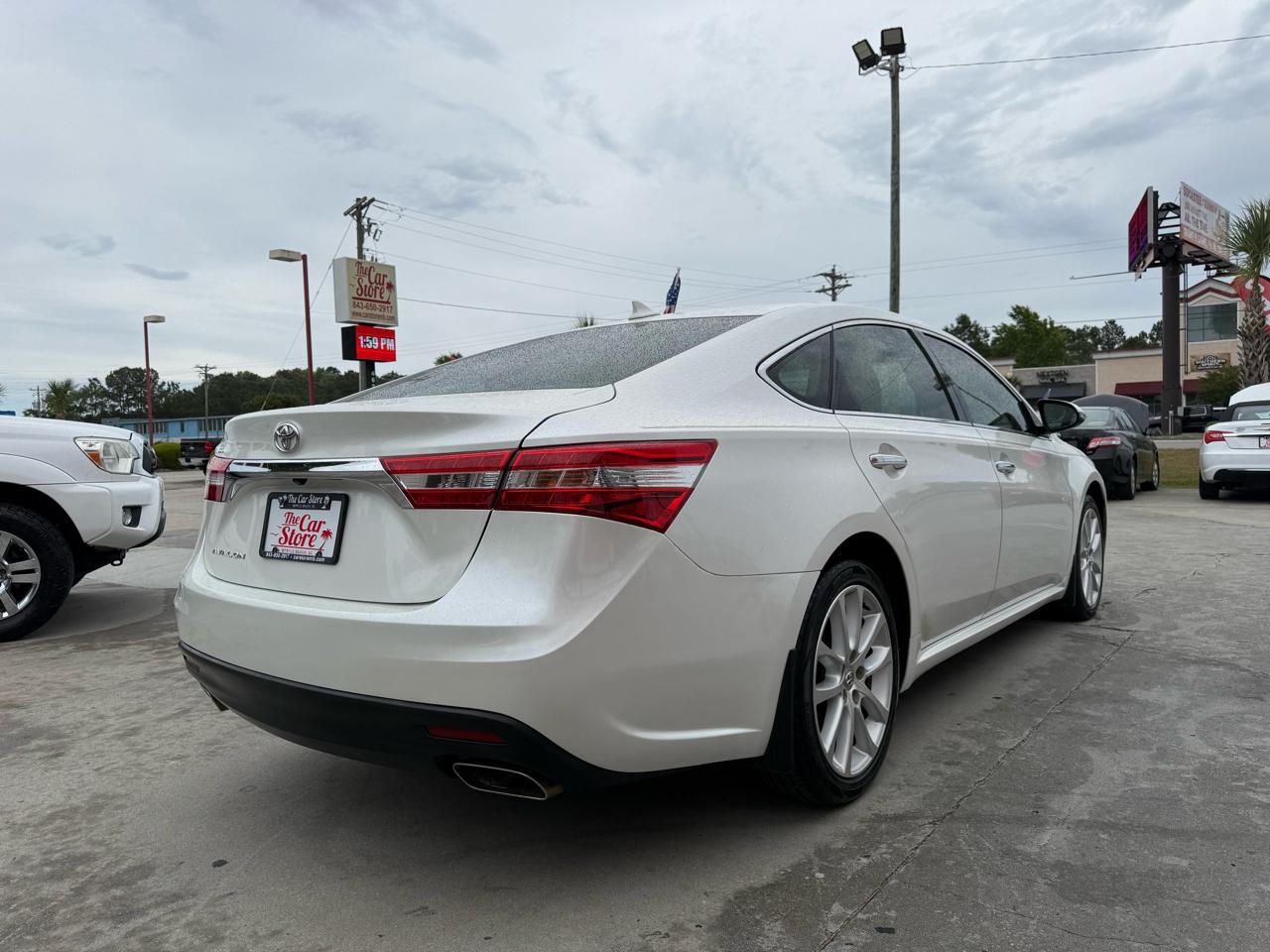 Toyota Avalon 4dr Sdn XLE (Natl) 2013