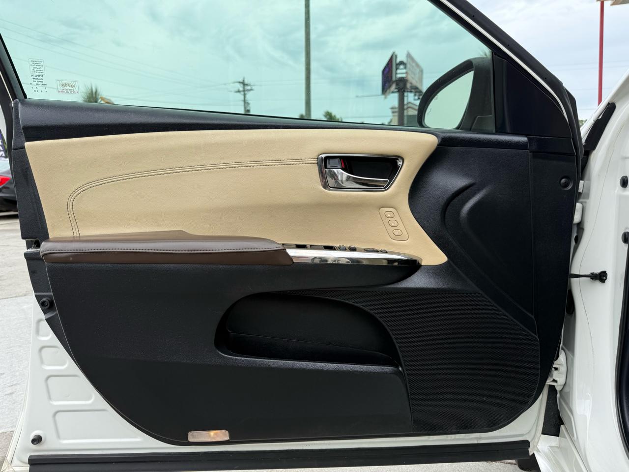 Toyota Avalon 4dr Sdn XLE (Natl) 2013