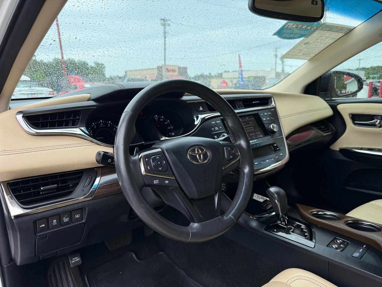Toyota Avalon 4dr Sdn XLE (Natl) 2013