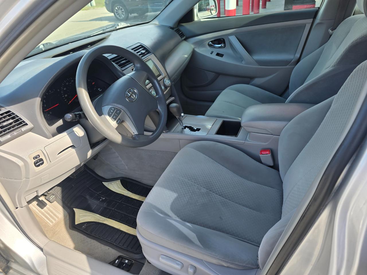Toyota Camry 4dr Sdn I4 Auto LE (Natl) 2009