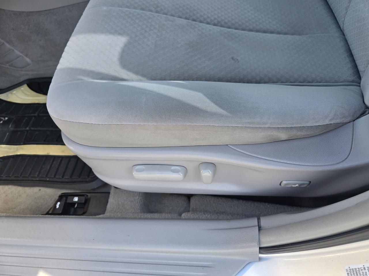 Toyota Camry 4dr Sdn I4 Auto LE (Natl) 2009