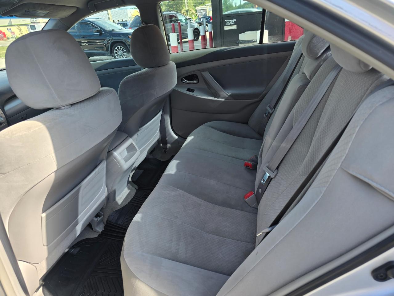 Toyota Camry 4dr Sdn I4 Auto LE (Natl) 2009
