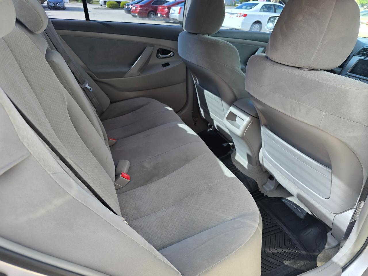 Toyota Camry 4dr Sdn I4 Auto LE (Natl) 2009