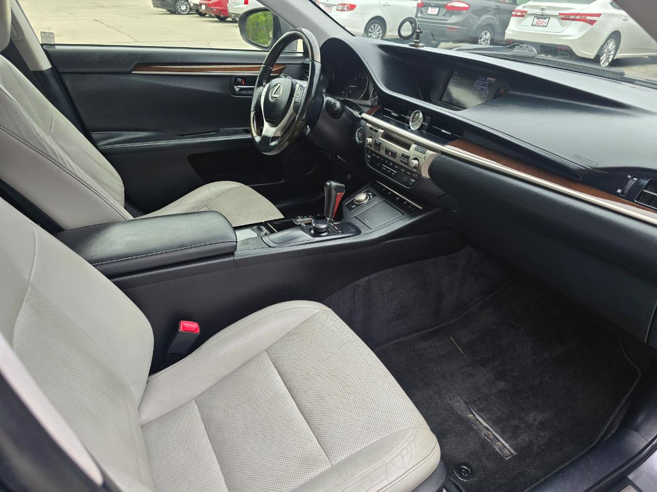 Lexus ES 350 4dr Sdn 2013