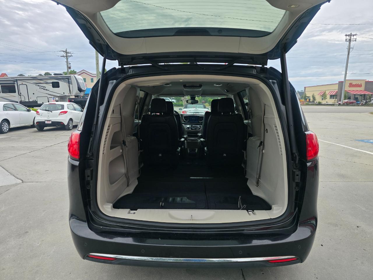 Chrysler Pacifica Touring-L FWD 2017