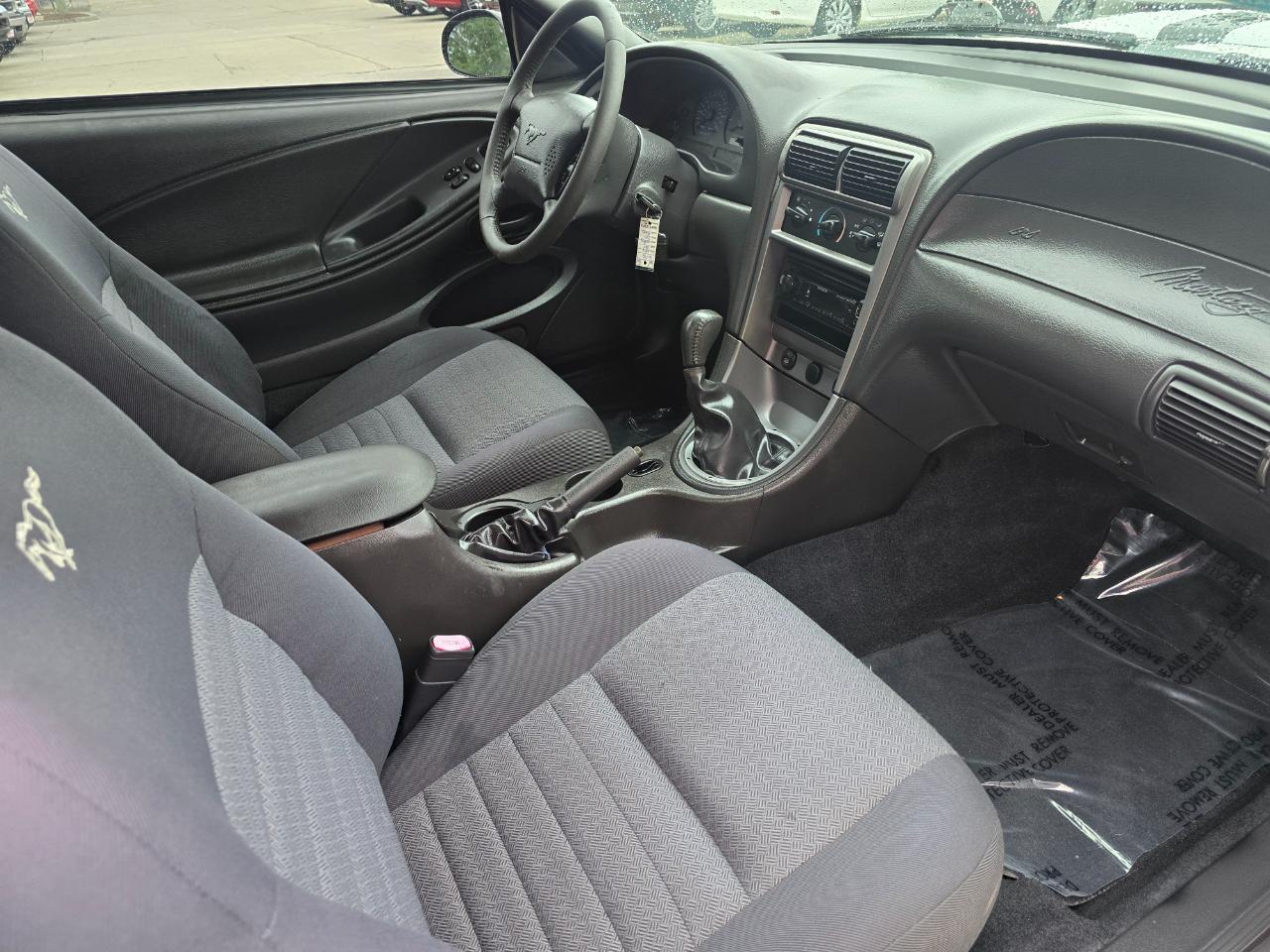 Ford Mustang 2dr Cpe GT Deluxe 2004