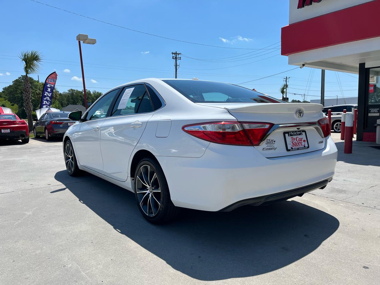 Toyota Camry 4dr Sdn I4 Auto XLE (Natl) 2016