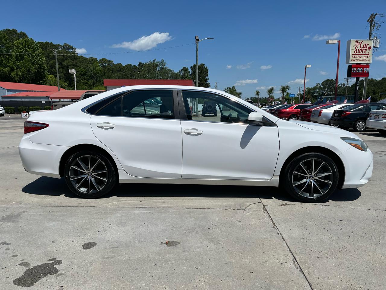 Toyota Camry 4dr Sdn I4 Auto XLE (Natl) 2016