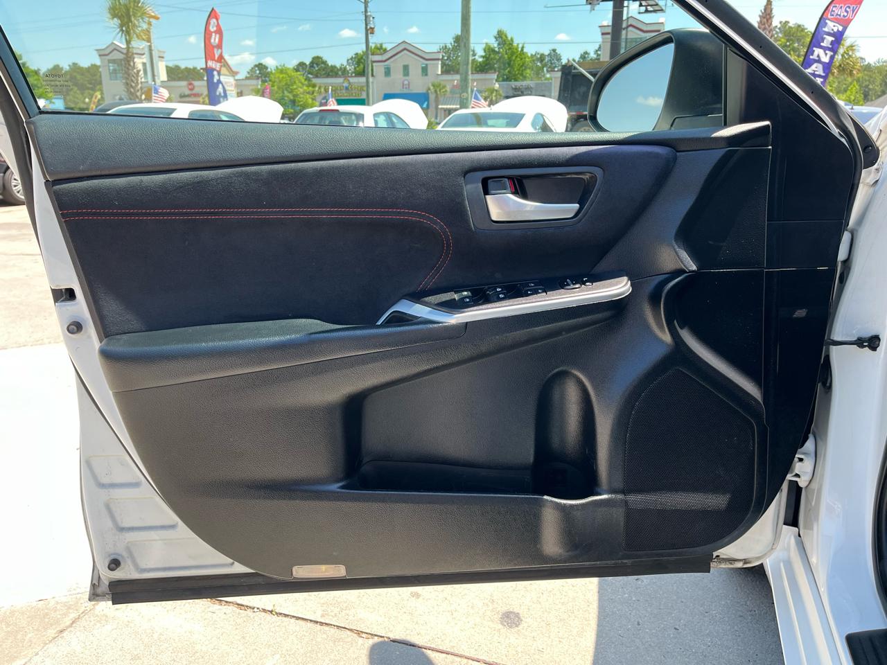 Toyota Camry 4dr Sdn I4 Auto XLE (Natl) 2016