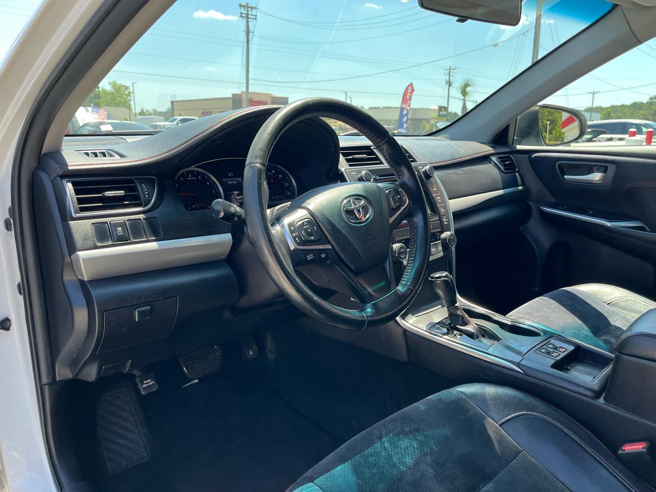 Toyota Camry 4dr Sdn I4 Auto XLE (Natl) 2016