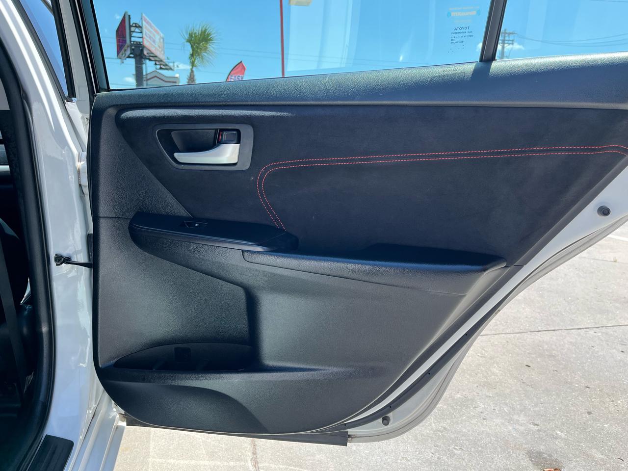 Toyota Camry 4dr Sdn I4 Auto XLE (Natl) 2016