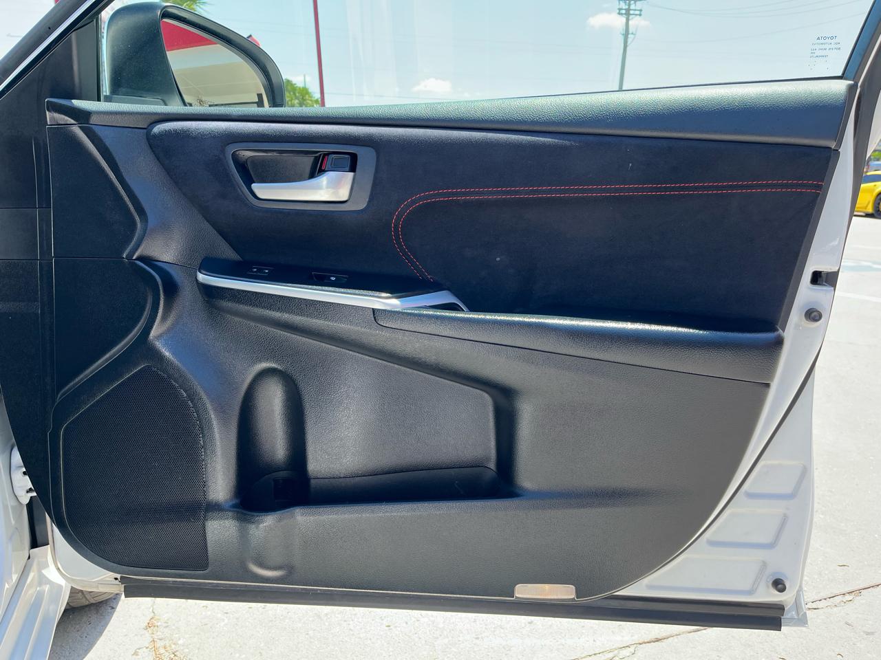 Toyota Camry 4dr Sdn I4 Auto XLE (Natl) 2016